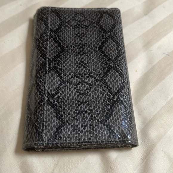 Polyurethane faux eel skin snake print wallet - Picture 5 of 6